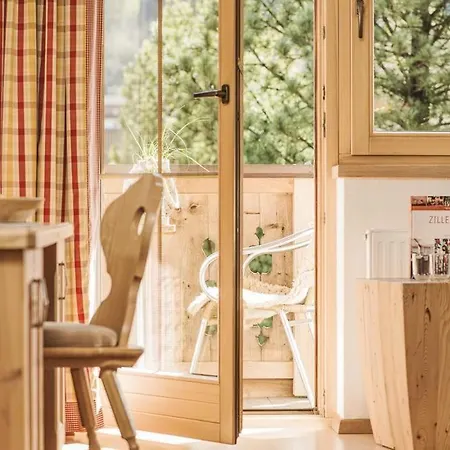 Wohlfuehl Ferien-heim 4 Sterne Отель Цель-ам-Циллер