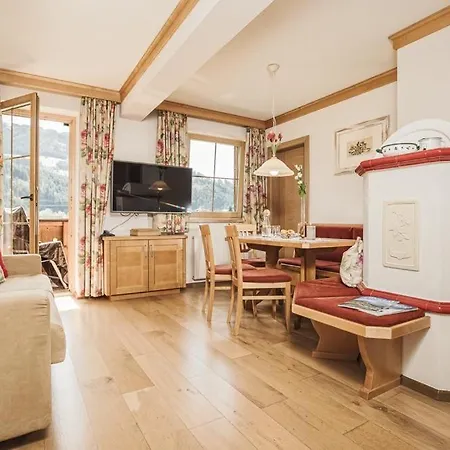 Wohlfuehl Ferien-heim 4 Sterne Отель Цель-ам-Циллер