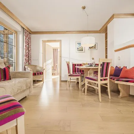 מלון Wohlfuehl Ferien-heim 4 Sterne צל אם צילר