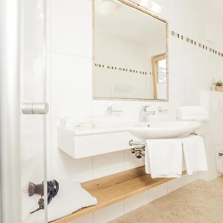 Wohlfuehl Ferien-heim 4 Sterne מלון צל אם צילר